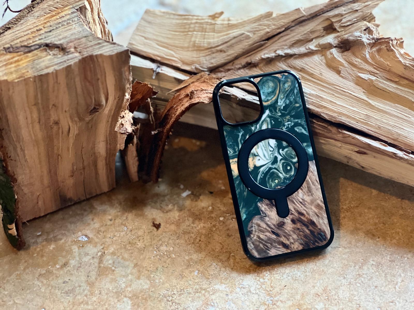 Husa BeWood Lemn Natural si Rasina, Unicat, Iphone 15 -Planete- Pamant - 3 | YEO